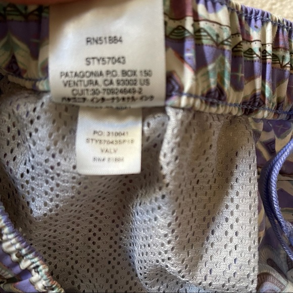 Patagonia Barely Baggie Lavender Floral Geometric Print Shorts. Size Small - Picture 9 of 9